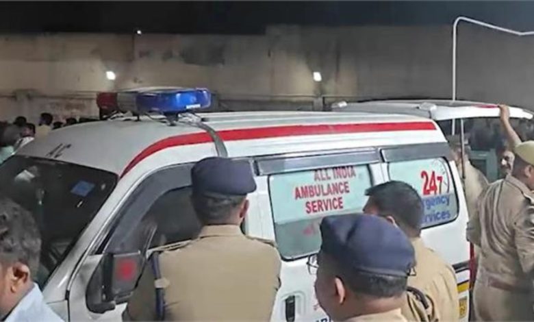 UP News: हापुड़ में सड़क पर पसरा मातम, बच्चों संग पांच लोगों की मौके पर ही मौत, पुलिस जांच में जुटी