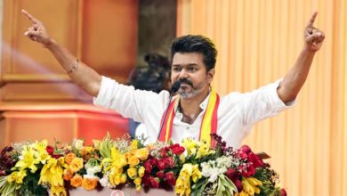 रजनीकांत को पीछे छोड़कर Vijay का राजनीतिक सफर करुर हादसे से कैसे हुआ खून से सना और फैंस की चिंता