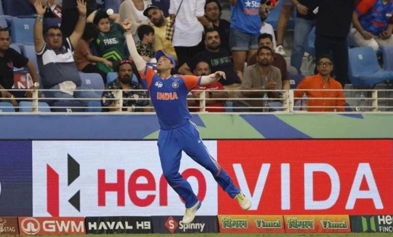 Abhishek Sharma ने पाकिस्तान के खिलाफ Asia Cup 2025 में 39 गेंदों में 74 रन बनाए, दर्शकों को किया रोमांचित