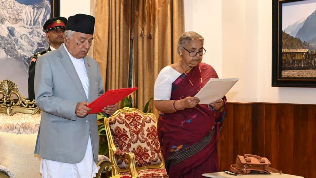 50 मौतों के बाद नेपाल में राजनीतिक हलचल, ओली के इस्तीफे के बाद नेपाल में शांति की नई उम्मीद, मोदी ने दी बड़ी प्रतिक्रिया