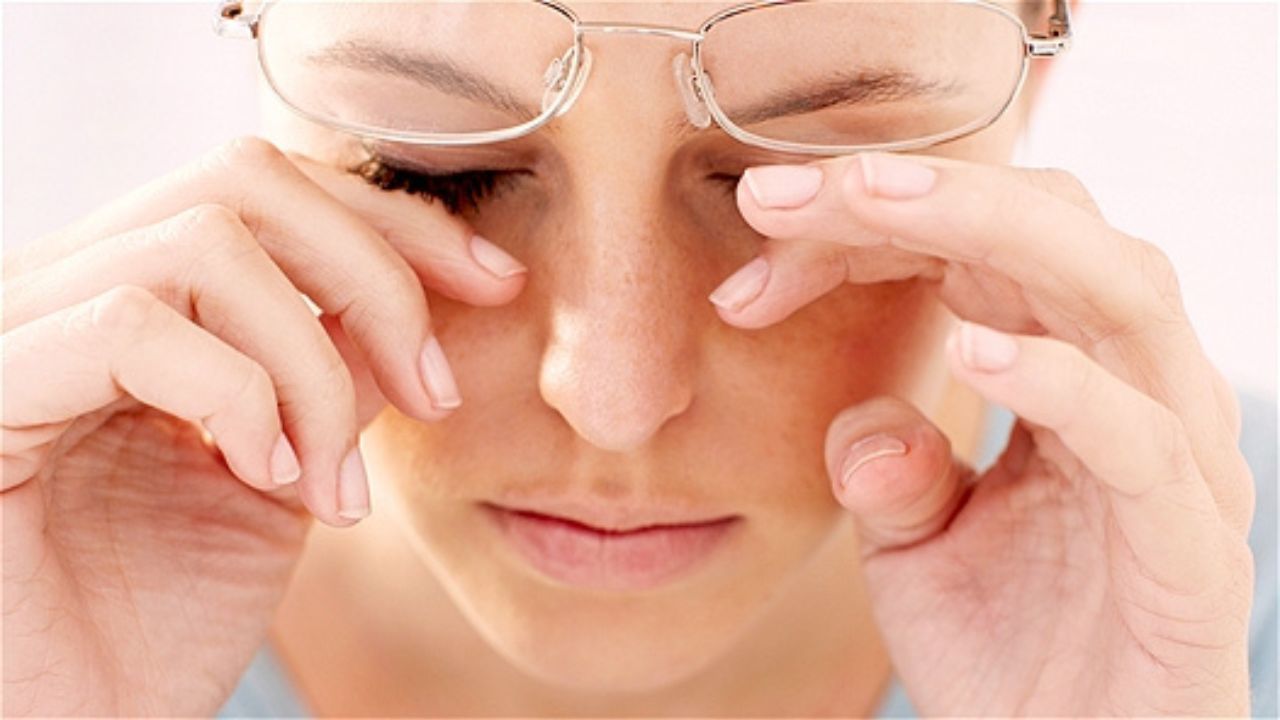Weak Eyesight: Vitamin D की कमी से हो सकता है नजर कमजोर, जानें कैसे बचाएं अपनी आँखों की रोशनी