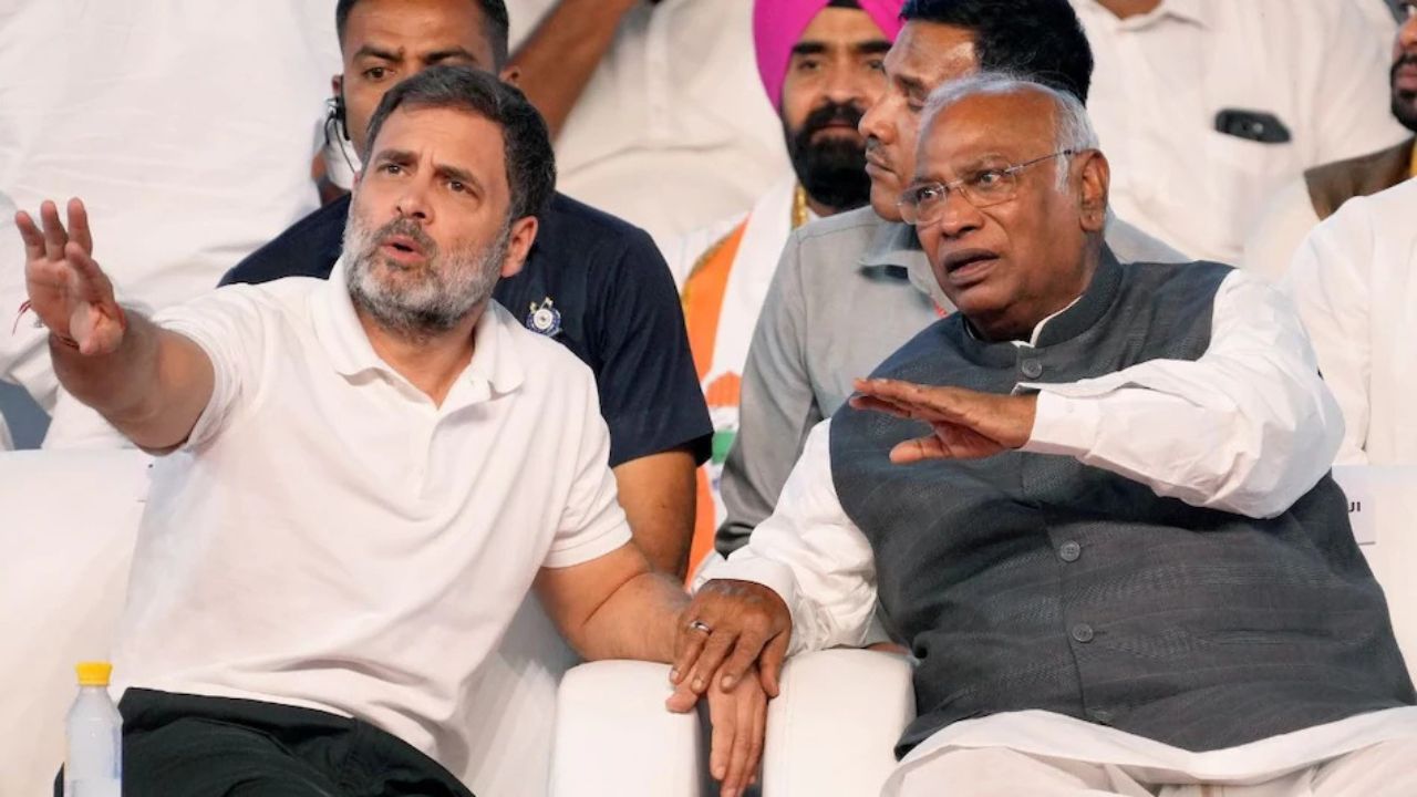 Congress CWC Meeting: बिहार में पहली बार स्वतंत्रता के बाद CWC की बैठक, राहुल गांधी को वोटर राइट्स यात्रा के लिए किया सम्मानित