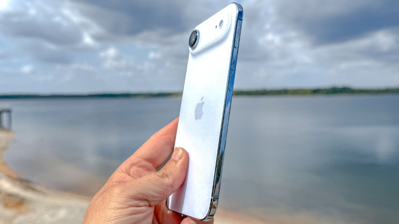 iPhone Air की पतली डिज़ाइन और सर्विसिंग आसान बनाने का Apple का जादू, iFixit ने किया खुलासा