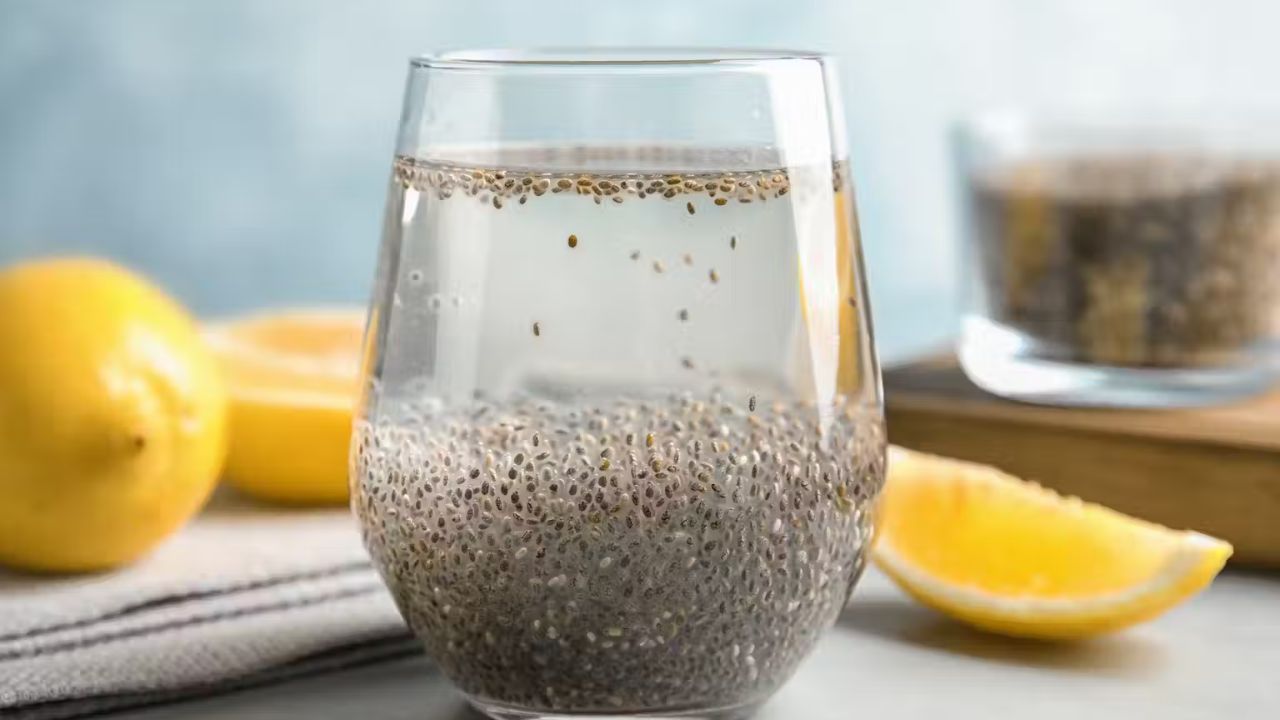 Chia Seeds Water: सुबह खाली पेट चिया सीड पानी पीने से मिले ये 5 चौंकाने वाले स्वास्थ्य लाभ, जानकर रह जाएंगे हैरान