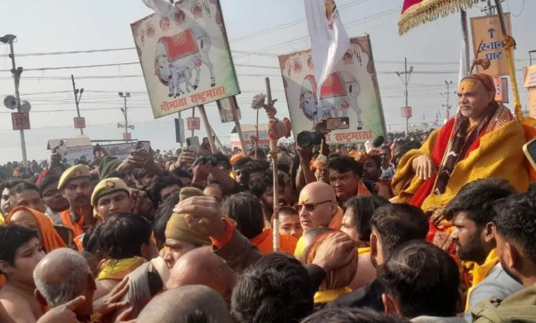 Magh Mela 2026: प्रयागराज में शंकराचार्य जुलूस में पुलिस-समर्थकों के बीच हुई धक्का-मुक्की, तनाव बढ़ा