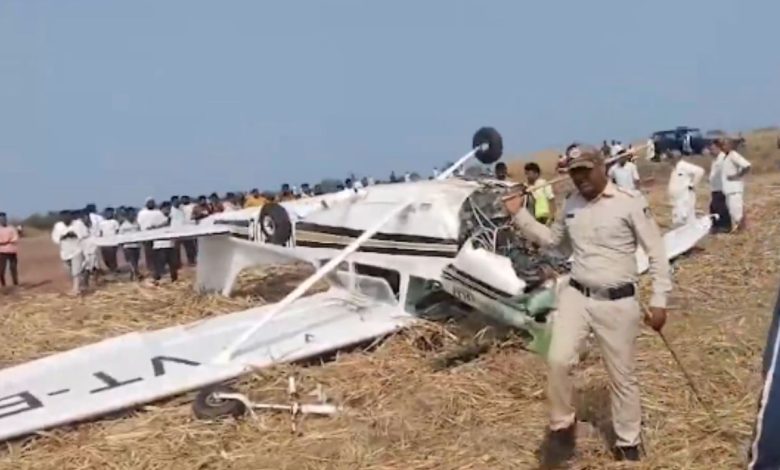 Aircraft Crash: कर्नाटक के मंगलोर गांव में प्राइवेट विमान दुर्घटना, दो पायलट गंभीर हालत में