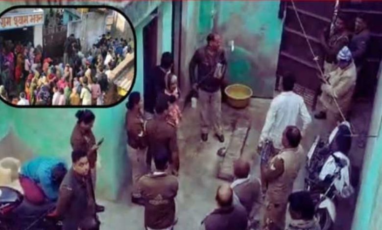 Mathura Suicide Case: मथुरा में परिवार ने जहर खाकर की सामूहिक आत्महत्या, गांव में पसरा शोक